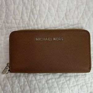 Micheal Kors women’s wallet